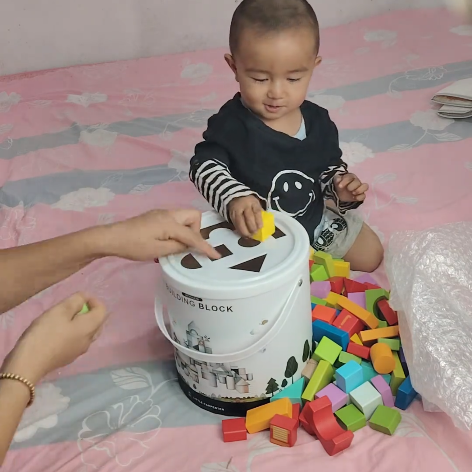 100粒积木桶装数字字母儿童益智早教木制1-3岁幼儿园玩具可大颗粒