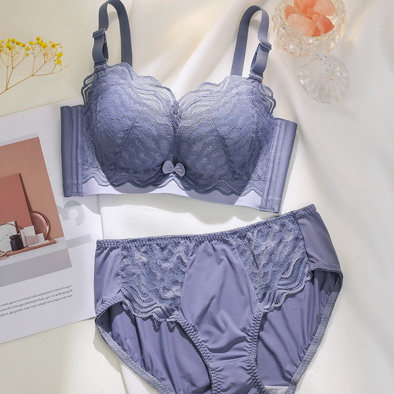 加厚小胸内衣女无钢圈聚拢胸罩收副乳防下垂平胸专用上托文胸套装