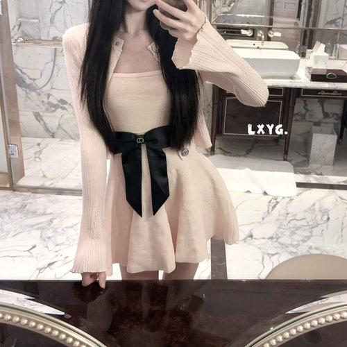 LXYG蝴蝶结粉色显瘦吊带连衣裙秋温柔套装短款针织开衫上衣两件套