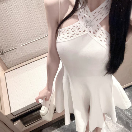 LXYG气质名媛挂脖镂空交叉设计感针织连衣裙女收腰显瘦礼服裙夏季