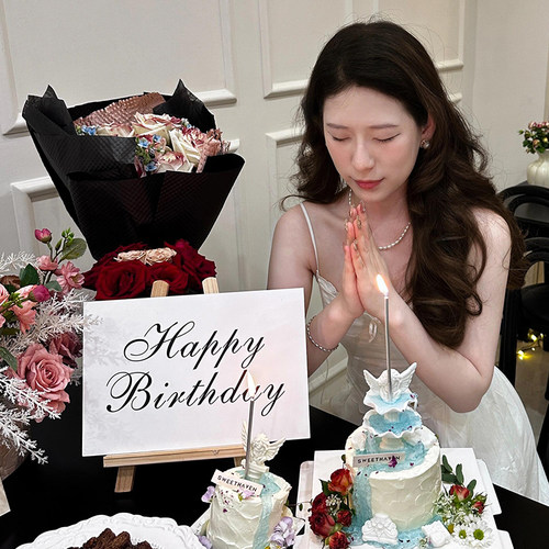 高档西餐厅生日求婚桌面立牌布置