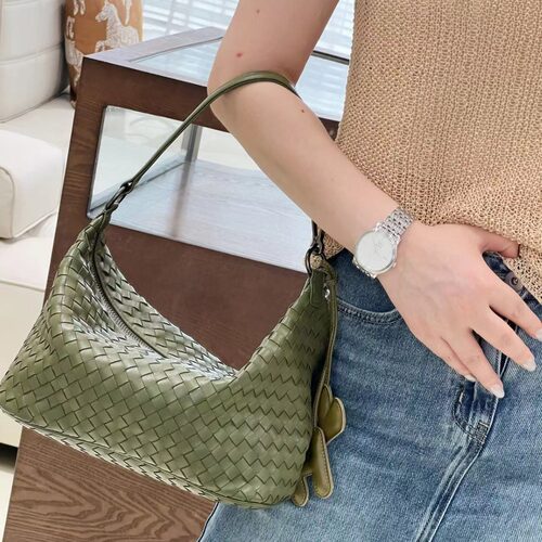 欧美轻奢女士包包新月包时尚真皮女包编织包手提大容量腋下包