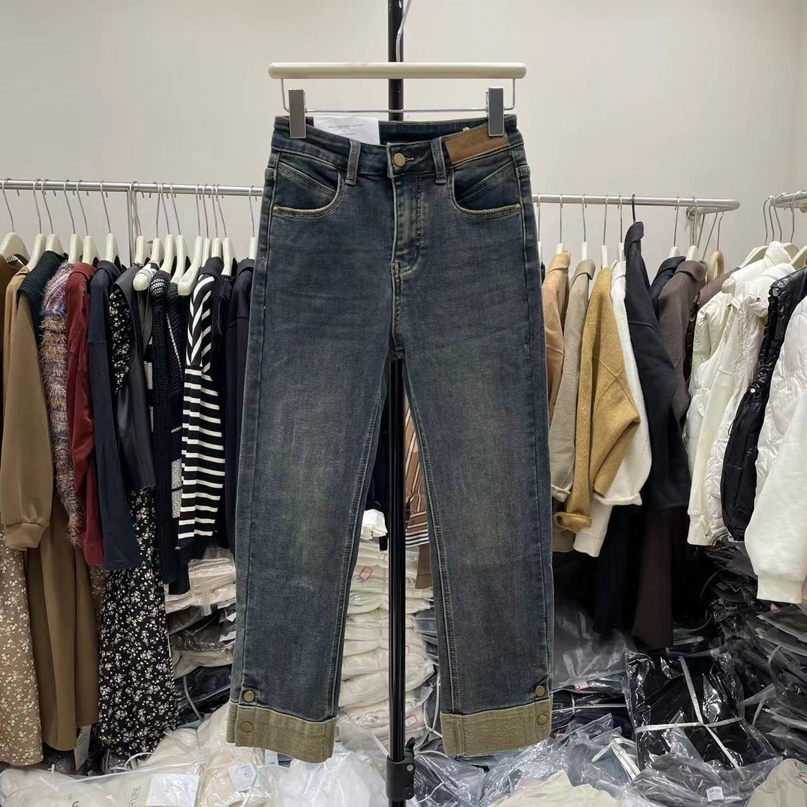 现货拼接设计百搭加绒加厚烟管牛仔裤女2023冬修身九分直筒裤7782