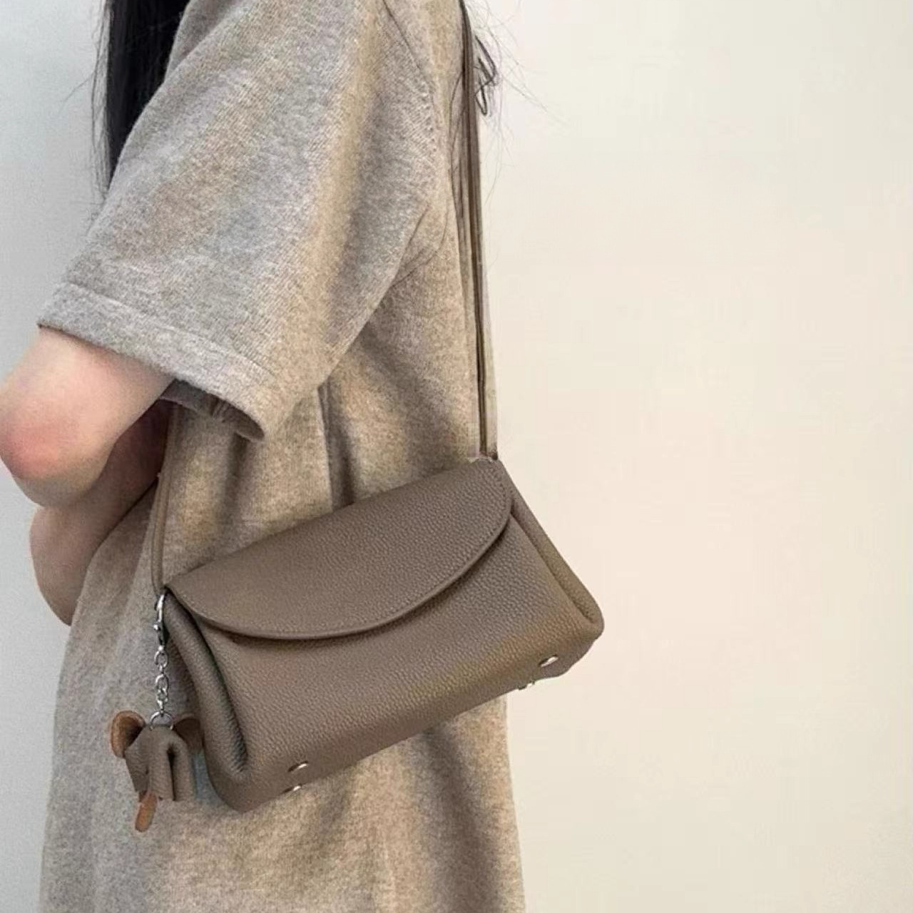 大牌头层牛皮小方包女斜挎包