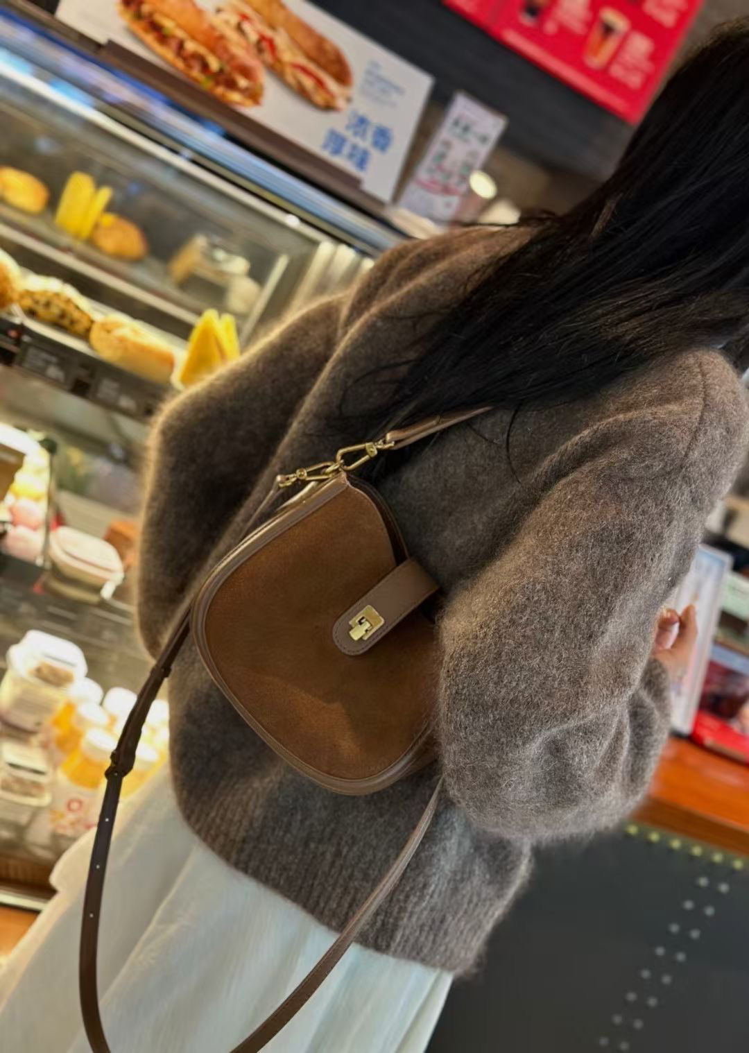 商场马鞍包女2025春夏新款高级感单肩腋下包轻奢小众真皮女斜挎包
