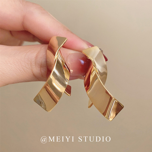 浪漫曲~高级感冷淡风金属螺旋耳环女 法式复古简约新品百搭耳钉潮