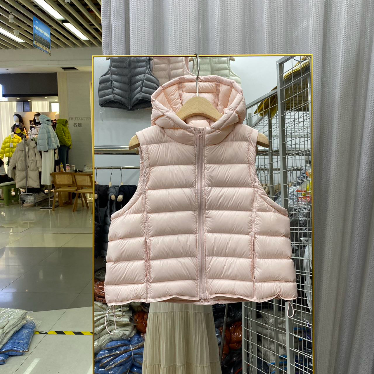 90白鸭绒连帽排骨羽绒马甲女短款2026年秋冬新款韩版宽松外穿背心