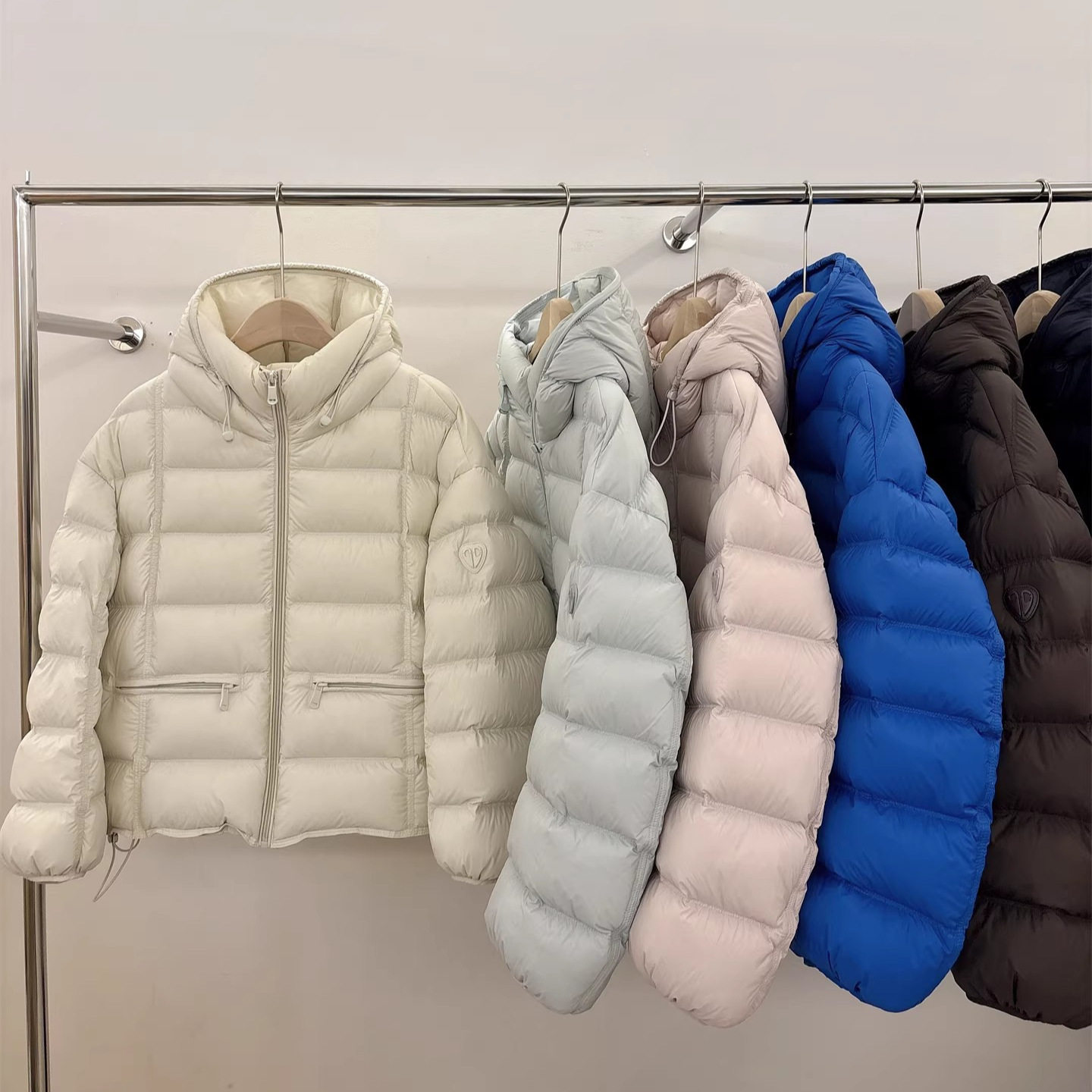 欧货排骨羽绒服女2025冬季新款连帽加厚90白鸭绒短款面包服外套潮