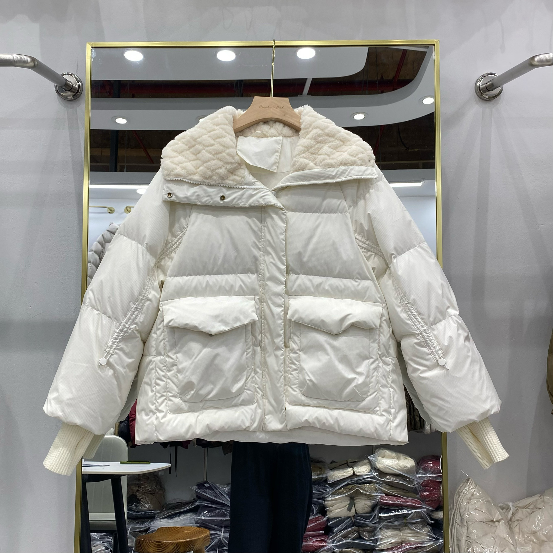 2024高端女新羊羔绒高端大翻领