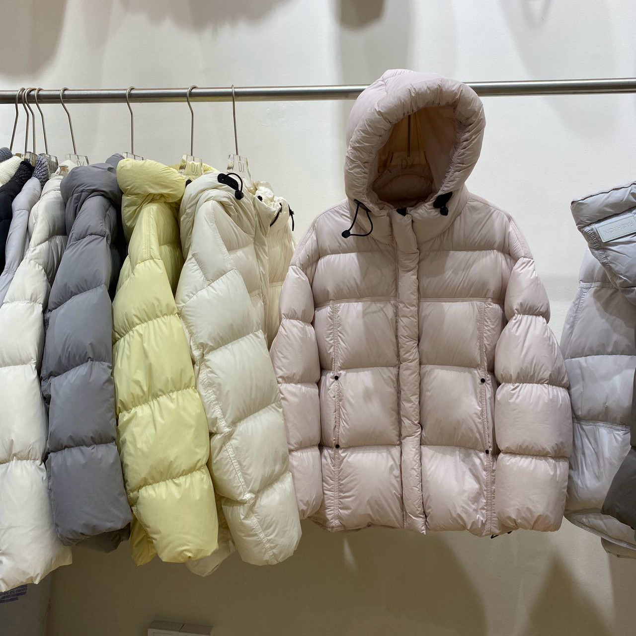 欧版泡芙连帽面包羽绒服女中长款2026冬新洋气加厚保暖白鸭绒外套