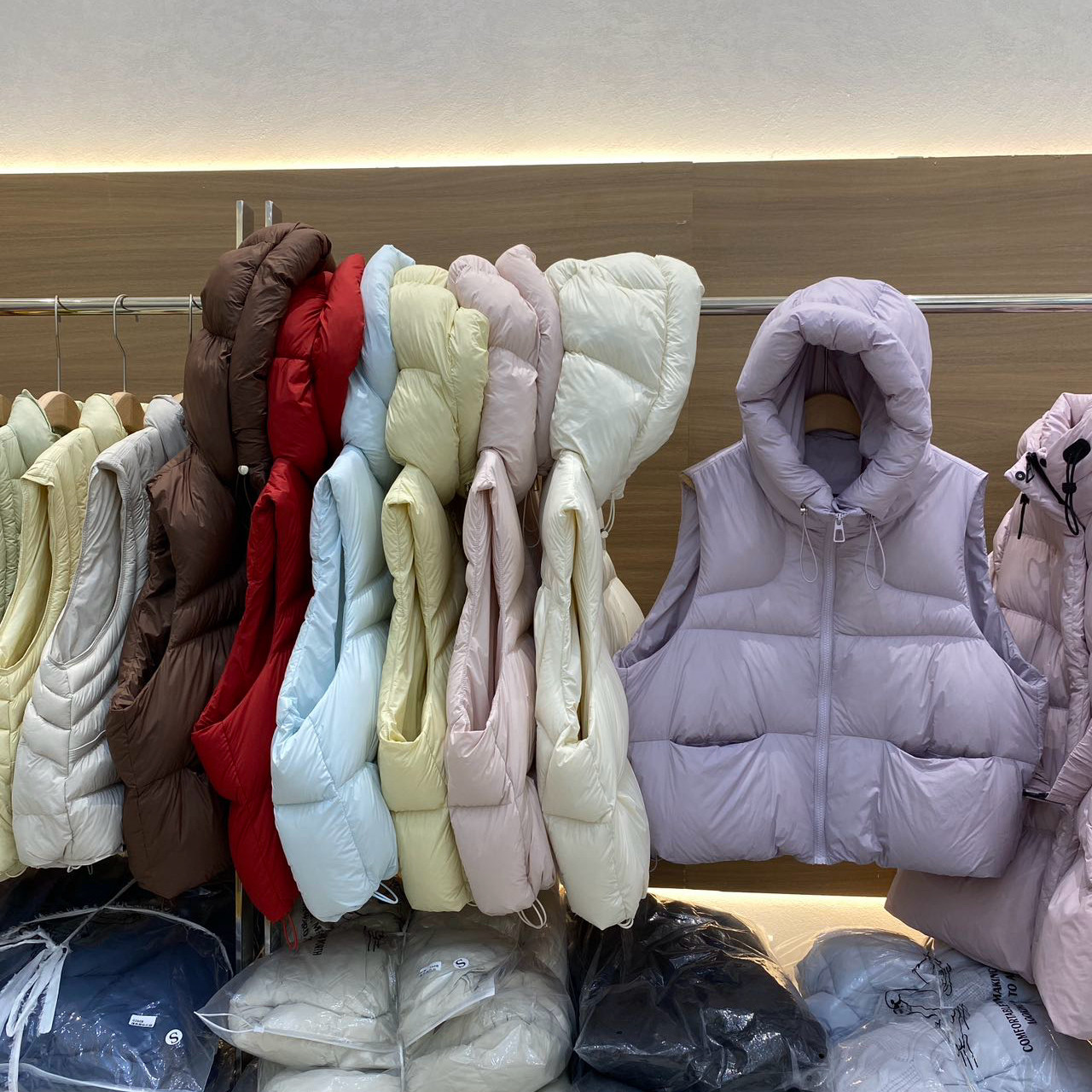 90白鸭绒新款韩版连帽泡芙羽绒服马甲女短款柔软面包服白鸭绒背心