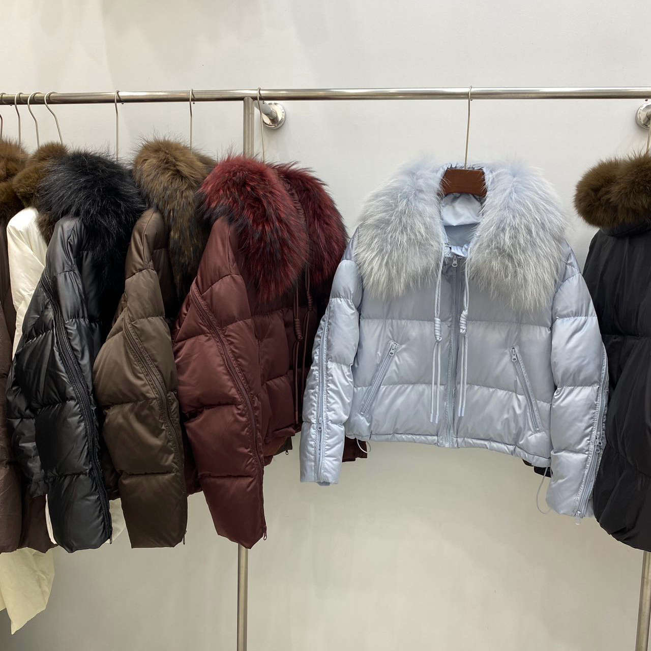 欧货90白鸭绒新款真貉子毛领羽绒服女短款加厚保暖时尚外套