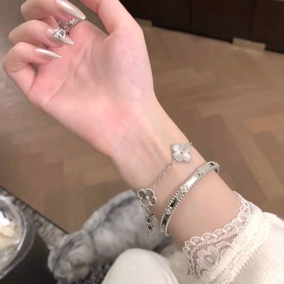【Yinz】四叶草五花手链万花筒镭射简约银色手镯高级感女潮奢配饰