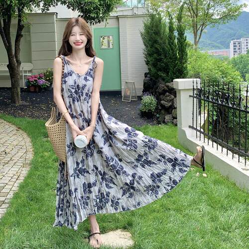 海边度假蓝色复古碎花松吊带连衣裙新款夏褶日绝美压宽女C200-600