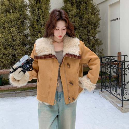 牛角扣仿皮一体羊毛棉服C15-721女好看套的冬毛装外小个子短羔款