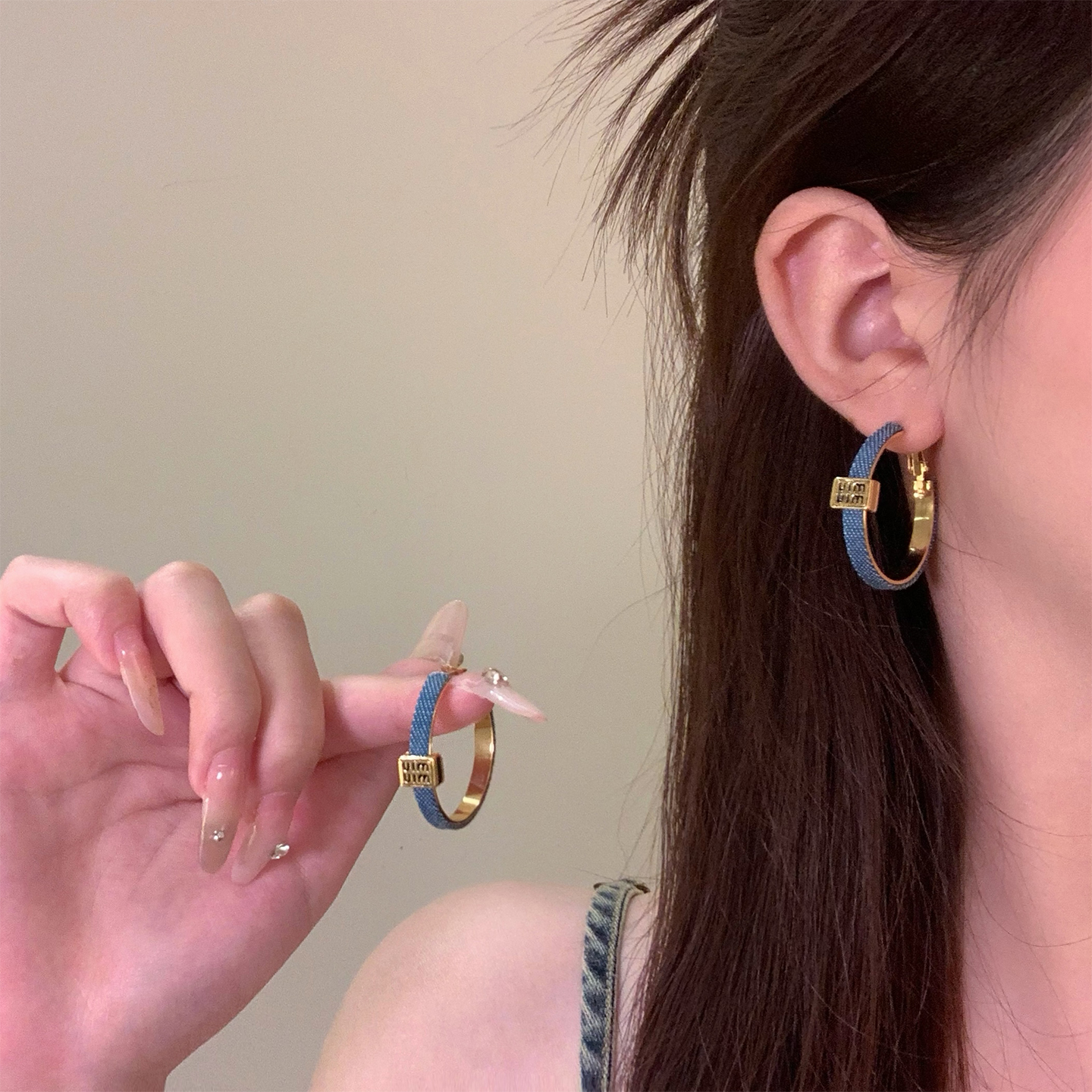 轻奢高级感~miu字母牛仔布艺耳圈