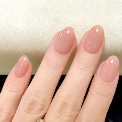 温柔自然裸色穿戴甲显白气质