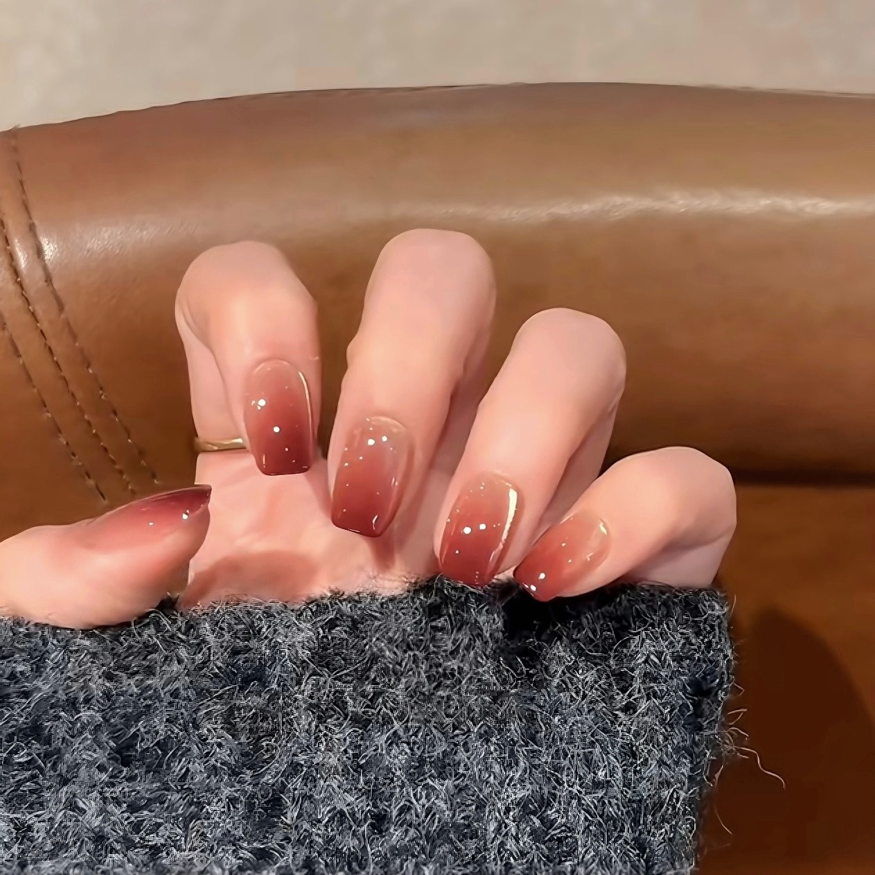 秋冬新短款穿戴甲红色渐变猫眼美甲成品贴片新年百搭新娘甲片持久