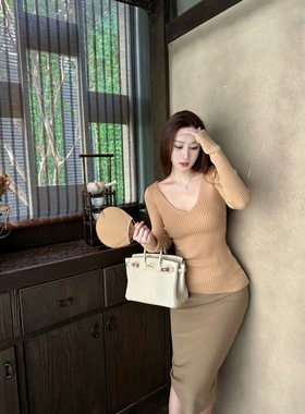 【Dear zhazha】檀香美人~纯欲修身卡其大V领坑条长袖针织打底衫