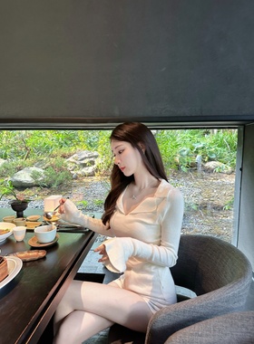 【Dear zhazha】氧气千金~米白色Polo领大V领修身长袖针织打底衫