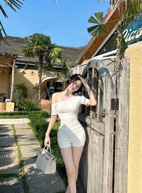 【Dear zhazha】香肩美人~纯欲修身斜肩露肩薄款白色面膜T短袖T恤