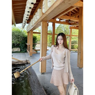 京都回忆 zhazha 纯欲杏色高腰坑条A字百褶针织半身短裙 Dear