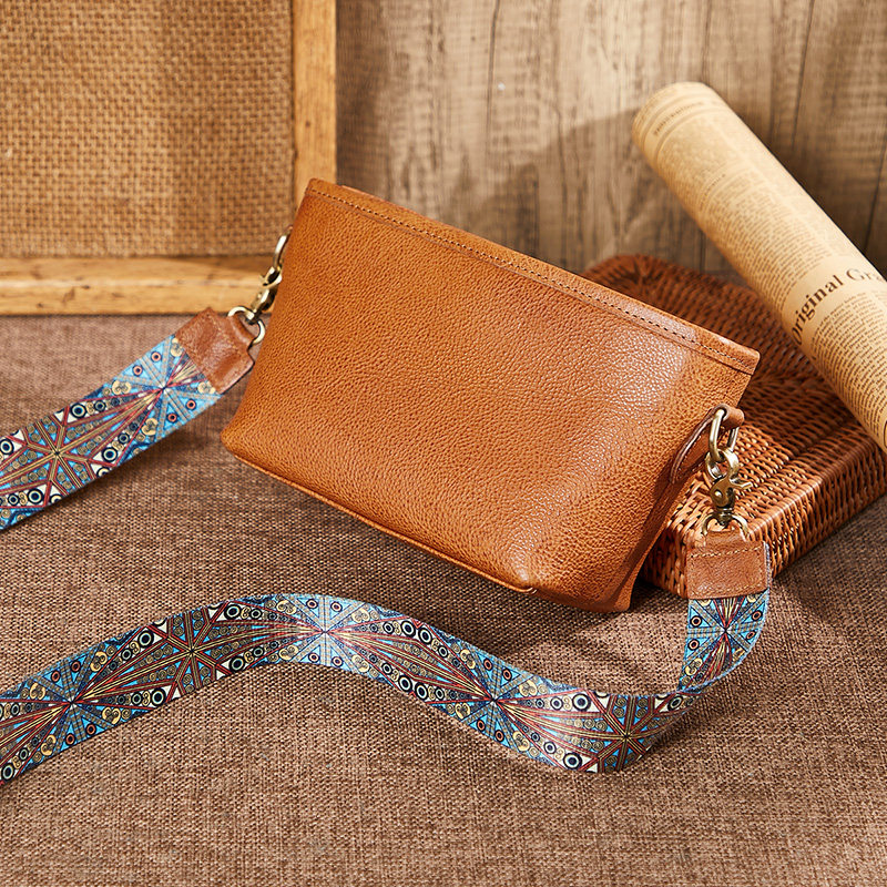 原创手工复古头层牛皮2022新款气质百搭刺绣宽肩带单肩斜挎小包