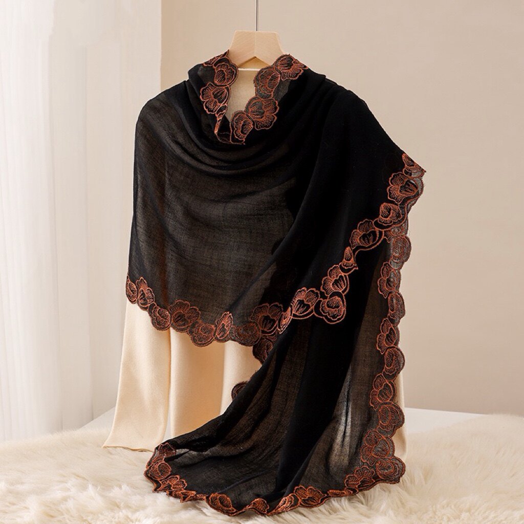 刺绣羊毛围巾女秋冬保暖200支水溶羊毛花边披肩羊绒围脖两用礼品