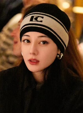 迪丽热巴同款黑白字母针织毛线帽子2026款秋冬季显脸小保暖冷帽女