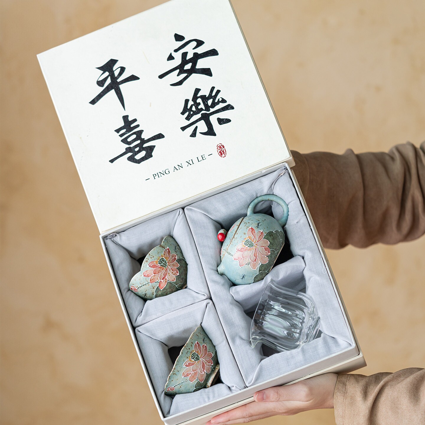 手绘鱼戏荷一壶二杯礼装荷花图案中式陶瓷茶壶茶杯礼盒装套装