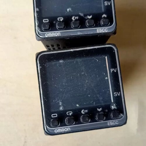 售前询价龙温控器 E5CC-QX2ASM-800 拆机九成新