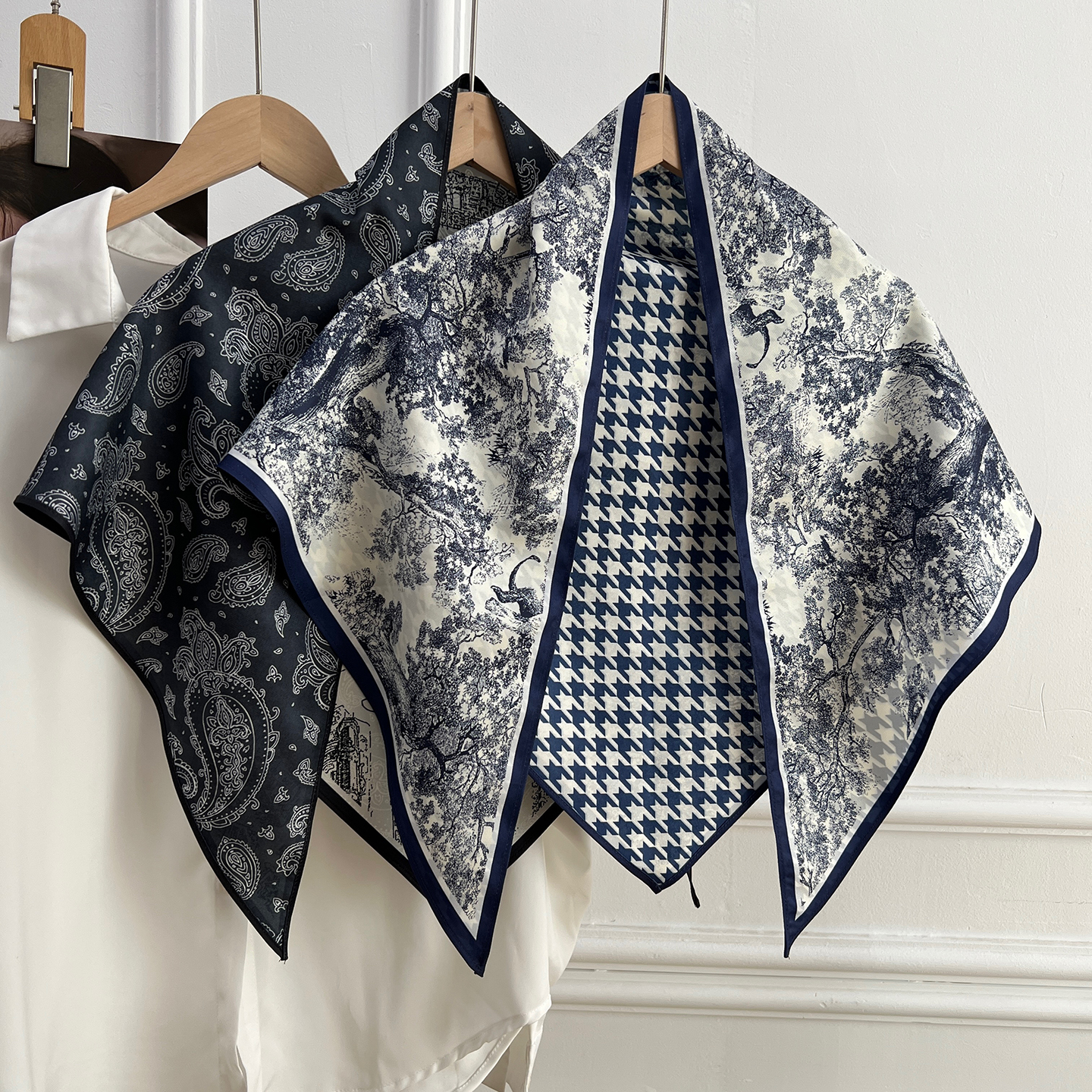 高端双面印花大三角巾丝巾女春秋