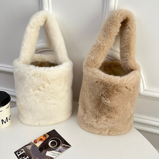 毛绒手提包 仿皮草圆矩形水桶包化妆包法式 毛毛包包女2024冬季 新款