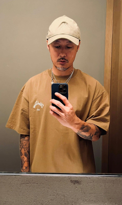 MADNESS23SS刺绣图案圆领短袖