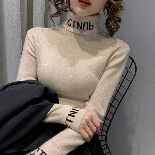 Демисезонный приятный телу цветной трикотажный утепленный свитер, коллекция 2023, высокий воротник, в западном стиле, облегающий крой