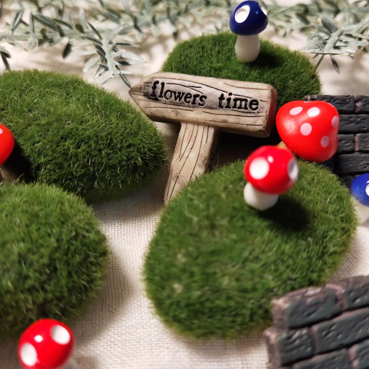苔藓微景观 森林指路牌 砖块 彩色小蘑菇 植绒小石头装饰摆件手账