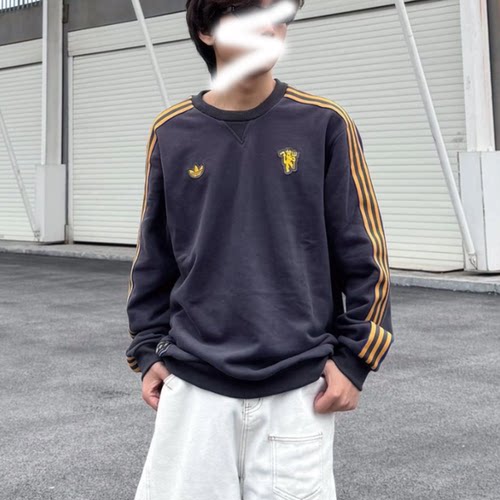 阿迪达斯三叶草男子三条纹曼联足球运动卫衣长袖套头衫JN2824