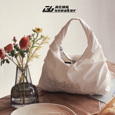 阿迪达斯三叶草女子手提包腋下云朵包褶皱缎面拎包休闲包HK0158