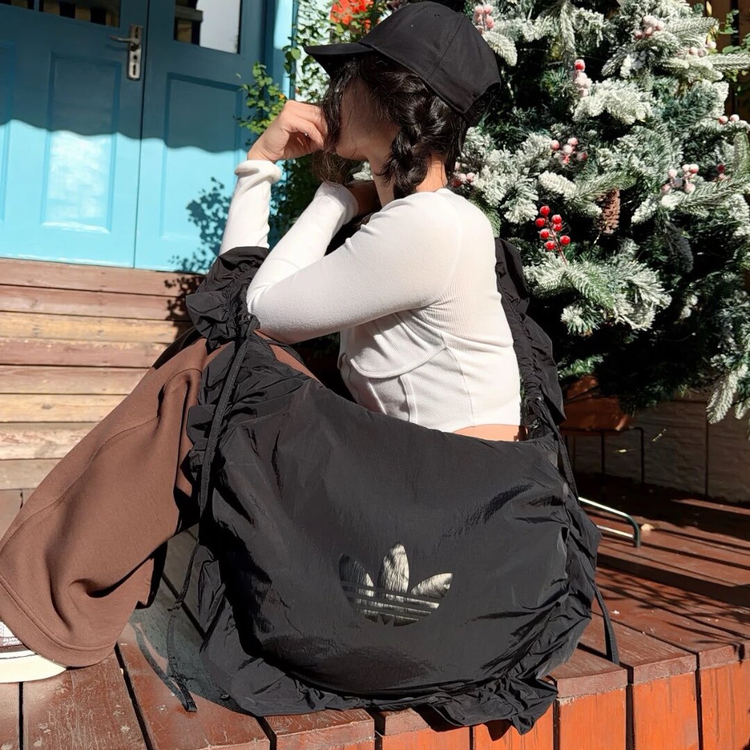 Adidas三叶草女荷叶边云朵包便携休闲单肩包挎包手提包IA8915图片