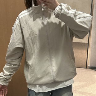 Adidas阿迪达斯男女梭织速干三条纹立领宽松透气夹克外套KC3894