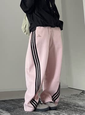 阿迪达斯女子运动三条纹针织宽松扭扭裤粉色香蕉裤直筒长裤KB7602