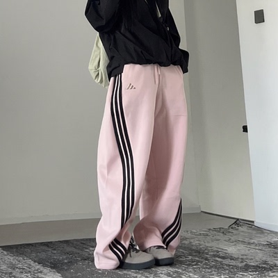 阿迪达斯女子运动三条纹针织宽松扭扭裤粉色香蕉裤直筒长裤KB7602