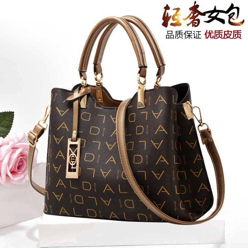 包包女2020新款时尚百搭手提包女大包中年流行单肩斜挎手拎妈妈包