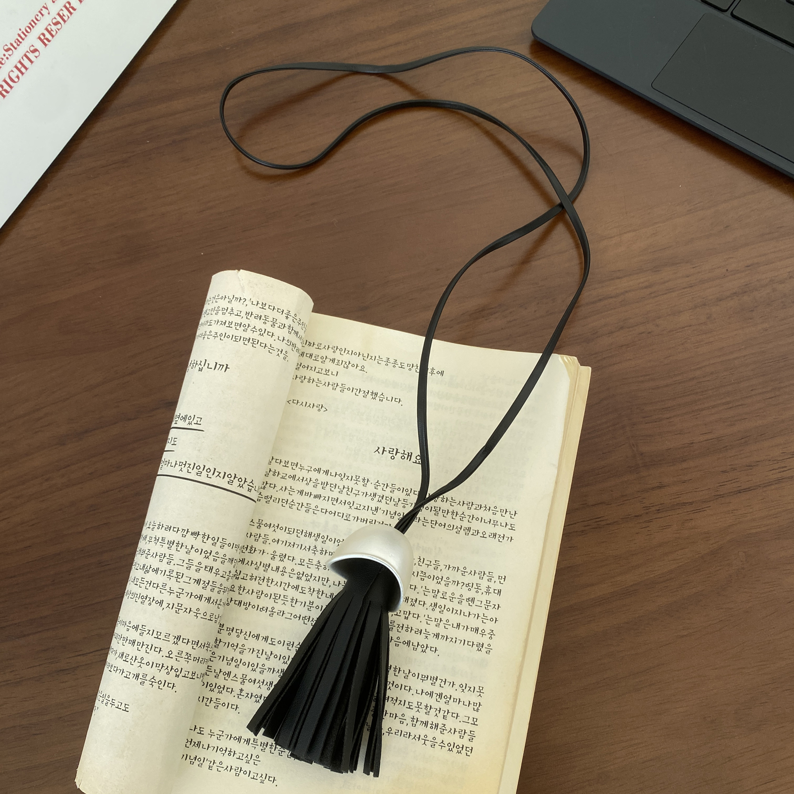 法式复古黑色皮质流苏项链