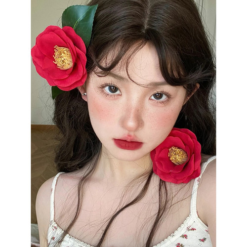 早春红色山茶花侧边发夹