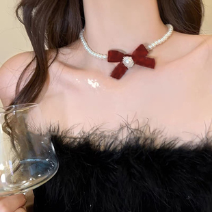 红色丝绒蝴蝶结仿珍珠项链女法式复古choker颈链秋冬高级感毛衣链