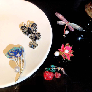 大衣配饰徽章女 满钻花朵胸针ins小众设计感轻奢百搭蜻蜓别针西装