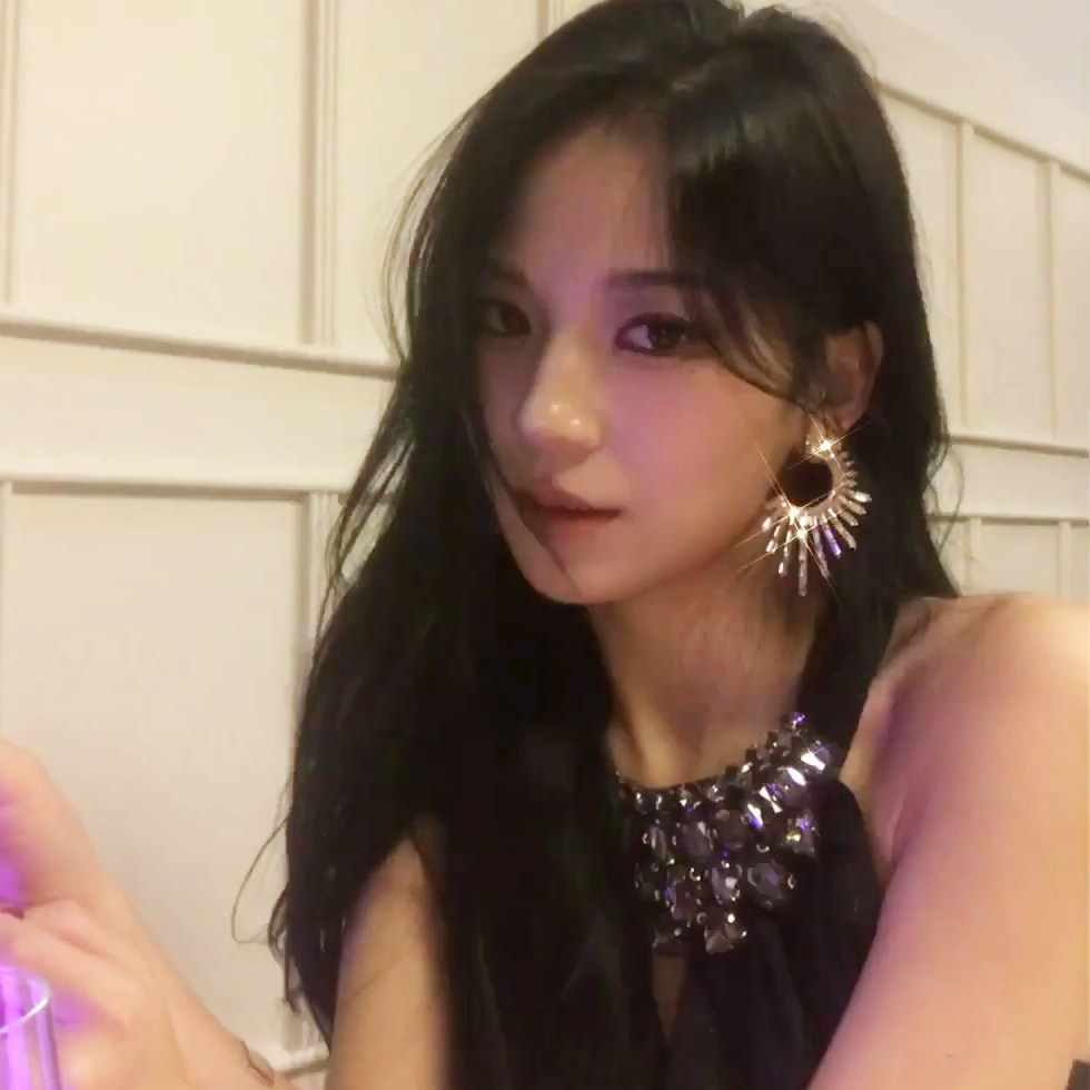 欧美气质闪钻夸张太阳花耳环高级感小众轻奢独特耳钉礼服耳饰女,饰品/流行首饰/时尚饰品新,耳钉,淘宝优惠券,粉丝福利购,淘宝优惠卷