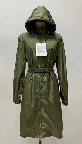 3色蒙家秋季休闲轻薄松紧腰收腰设计休闲户外活动舒适带帽长风衣