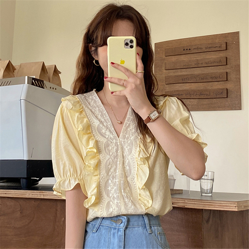 Real price new Korean versatile lace V-neck short sleeve shirt blouse